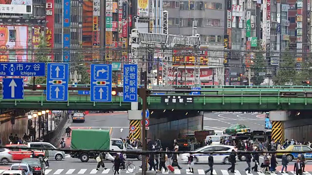 日本东京新宿交通繁忙