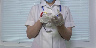戴橡胶手套的女护士