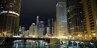 芝加哥，伊利诺斯州，美国。11月29日,2017年。深夜时分在市中心。