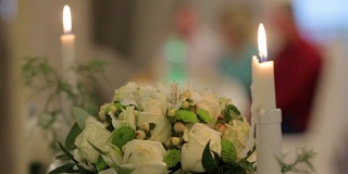 蜡烛和婚礼花束