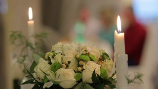 蜡烛和婚礼花束视频素材模板下载