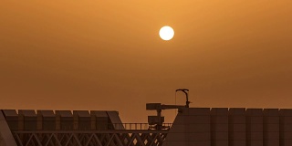 空中俯瞰西海湾和多哈城市中心在日出时间，卡塔尔
