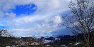 在法国比利牛斯山以时间流逝拍摄的雪景