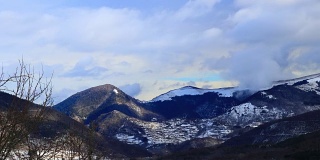 在法国比利牛斯山以时间流逝拍摄的雪景