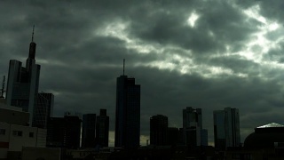 法兰克福金融区上空的乌云视频素材模板下载