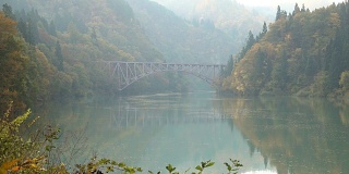 日本福岛三岛，福岛第一桥与红叶景观