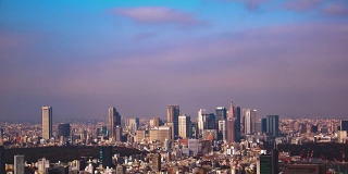 时间流逝——日本新宿的摩天大楼将会从云层中升起