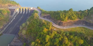 鸟瞰图的水电站Cheow Lan湖或Rajjaprabha大坝水库在苏拉特他尼省