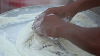 卷须糖，一种由麦芽糖制成的中国传统糖果视频素材模板下载