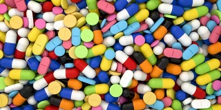 彩色药丸和药片落在白色背景和覆盖屏幕的3D CGI视频