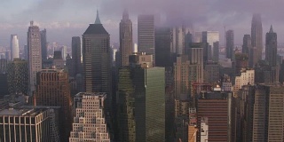 在低空云层和清晨阳光下的曼哈顿建筑中追踪。