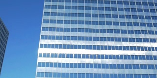 慢镜头驶过新建的高层办公楼