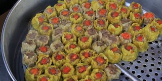 街头小吃，泰国肉，蔬菜饺子蒸街头市场，泰国