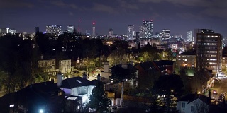 英国伯明翰市中心天际线夜景。