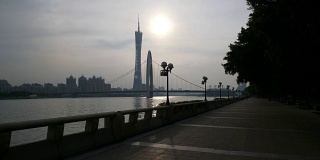 日落时分广州市著名大桥，广州塔，江边全景4k中国