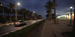 视点，走在黄昏的埃及城街头巷尾，手心环绕。