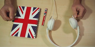 学英语，耳机，英语笔记本