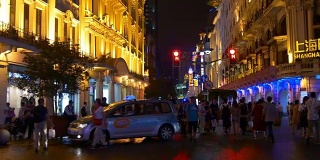 上海市夜景时间照亮了中国著名的步行街步行全景4k