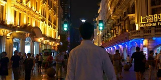 上海市夜景时间照亮了中国著名的步行街步行全景4k