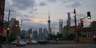 日落时间上海城市景观市中心浦东交通街道湾全景4k中国