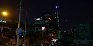 夜间上海市区交通十字路口塔观景4k中国