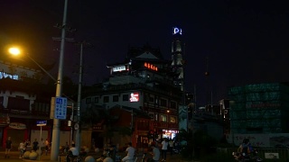 夜间上海市区交通十字路口塔观景4k中国视频素材模板下载