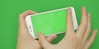 使用智能手机在绿色屏幕上做各种手势，水平，近距离-绿色屏幕