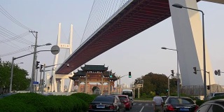 白天时间上海城市交通街道著名大桥全景4k中国