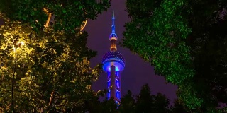 夜光照亮上海著名的明珠东方塔顶公园，4k时间流逝中国