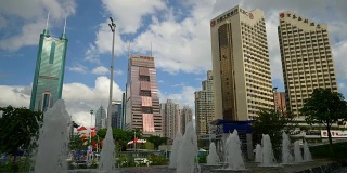 白天时间深圳城市交通街道十字路口喷泉慢镜头全景4k中国