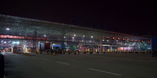 夜光照亮深圳城市交通口岸集装箱码头入口全景4k中国