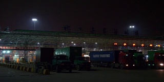 夜间深圳市交通口岸集装箱码头入口全景4k中国