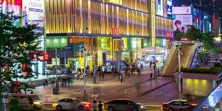 夜光照亮深圳市内著名的购物街全景，4k时间流逝中国