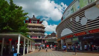阳光明媚的一天深圳著名购物街步行街全景4k时间流逝中国视频素材模板下载