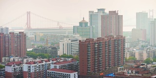 阳光明媚的一天武汉城市景观映梧州长江大桥屋顶观看4k时间流逝中国