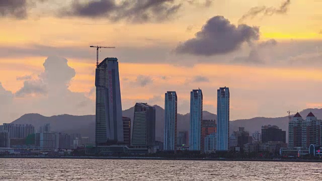 中国日落天空珠海市景湾酒店建设全景4k时间