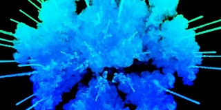 蓝色粉末在黑色背景上爆炸。3d动画的粒子作为彩色的背景或覆盖的效果。一阵阵五彩的颜料粉，为胡里节的绚烂呈现。16
