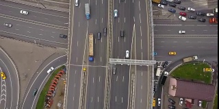俄罗斯莫斯科白天交通十字路口十字路口道路航拍全景4k