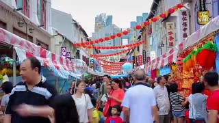 2018年中国新年在新加坡华埠，游客享受旅游视频素材模板下载
