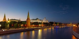 日落黄昏莫斯科河克里姆林宫交通海湾全景4k时间流逝俄罗斯