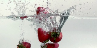 草莓溅水