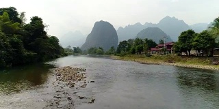 景观山Vang Vieng村与石灰岩山，老挝