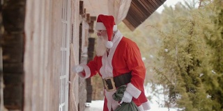 圣诞老人敲门(慢镜头)
