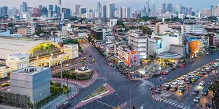 泰国曼谷的城市景观和交通的时间流逝。从白天到夜晚的时间流逝。