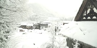 淘金:白雪下的白川村
