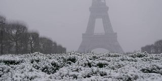 雪天在巴黎，埃菲尔铁塔，法国