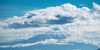 火山附近形成的云
