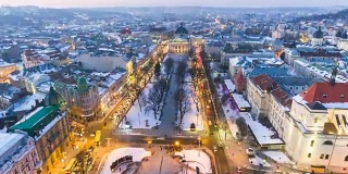 鸟瞰图的利沃夫市中心在冬天从上面的雪。利沃夫,乌克兰。