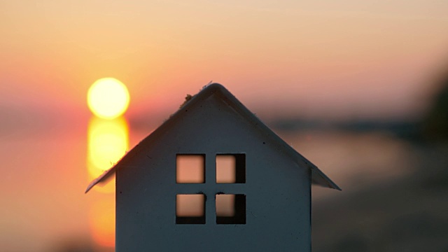 房子模型对日落