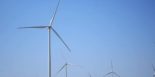 一个风力发电厂的风力涡轮机创造绿色能源